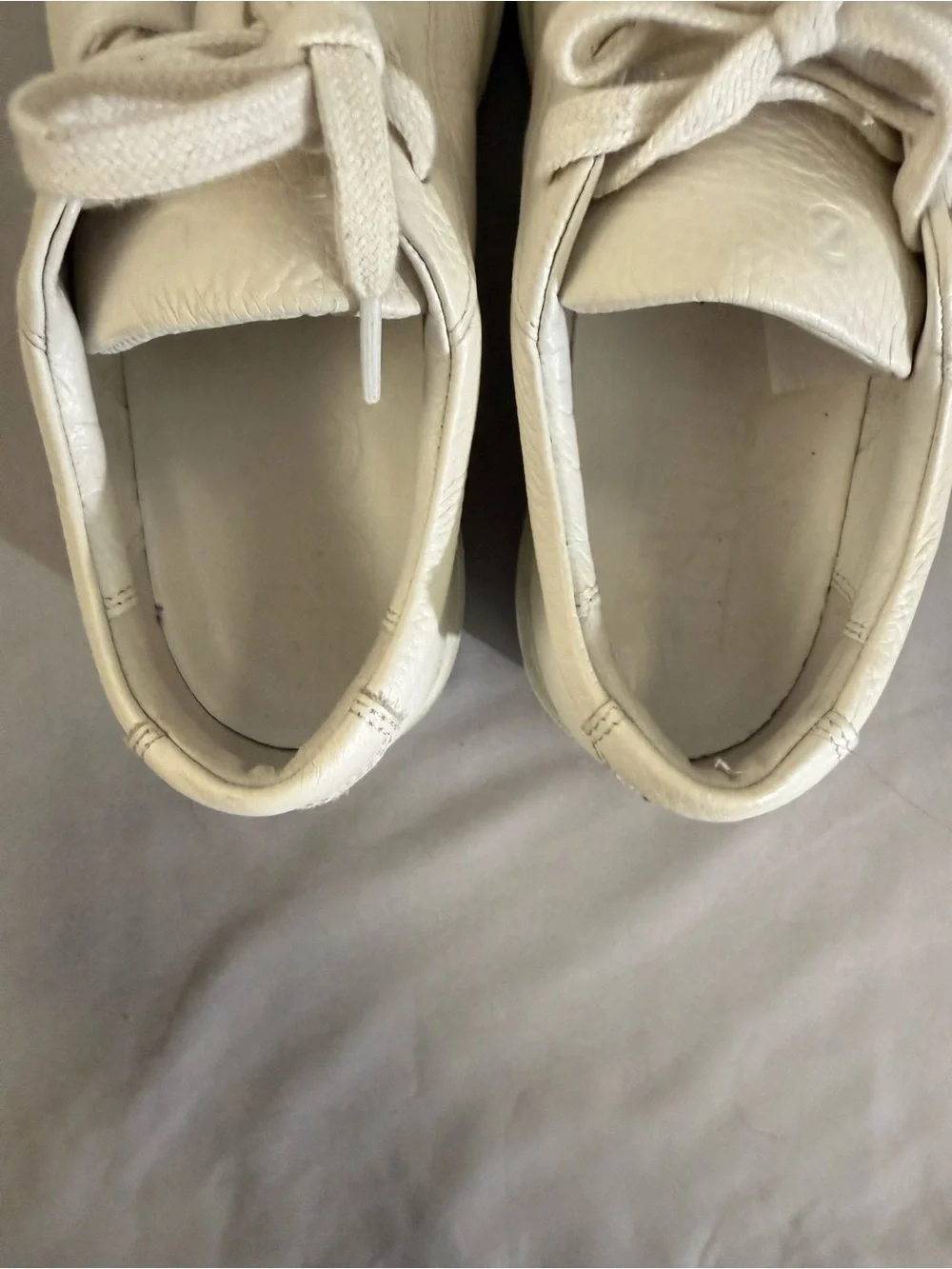 Ecco Classic Women's White Soft 60 Leather Sneakers - Clean Everyday Style